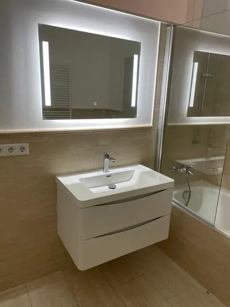 Luxussanierte 3 Zimmer WE mit Balkon und EBK — photo 1